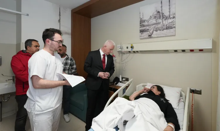 Depremin Ardından Beş İlçede Kriz Turu