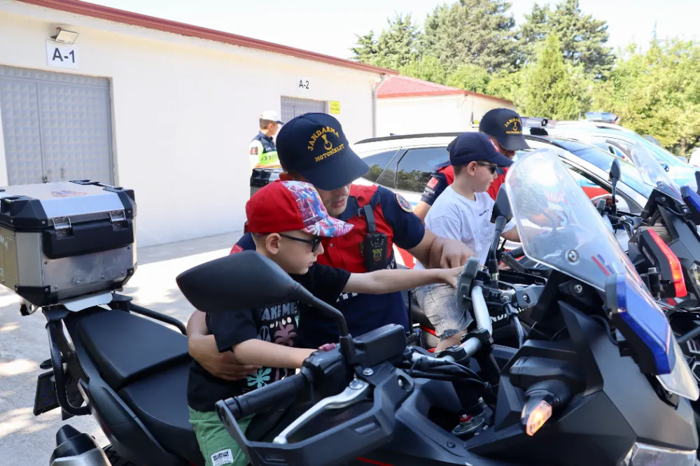 Miniklerden Jandarmaya Ziyaret