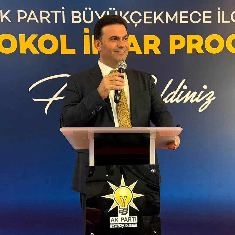 Mahmut Yusuf 30 Ağustos mesajı verirken porno dedikodularına şaşkınlıkla bakıyor