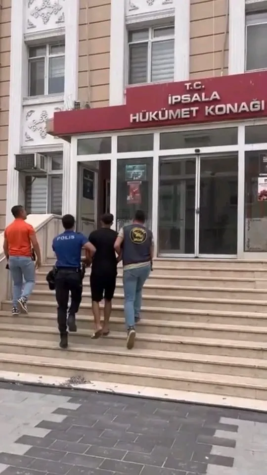 Suç Makinesi Raf Arkasında Yakalandı