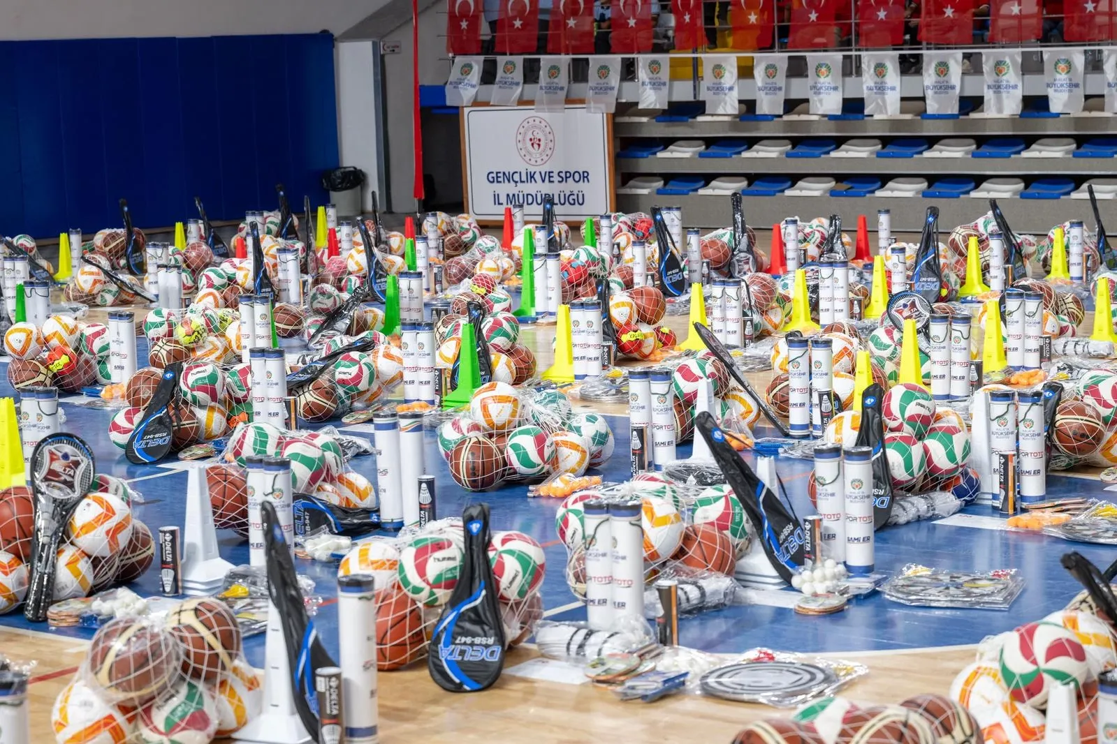 Malatya’da 300 okula spor malzemesi desteği