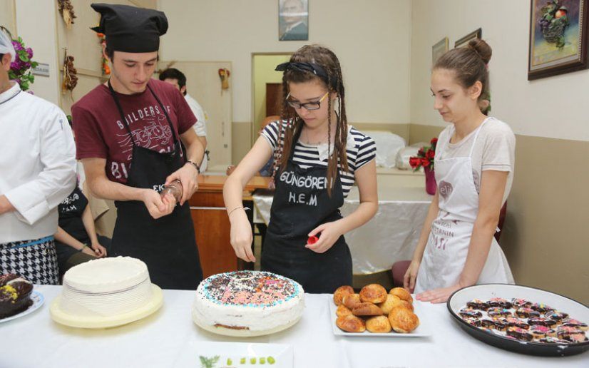 Genç Aşçılar İş Başında