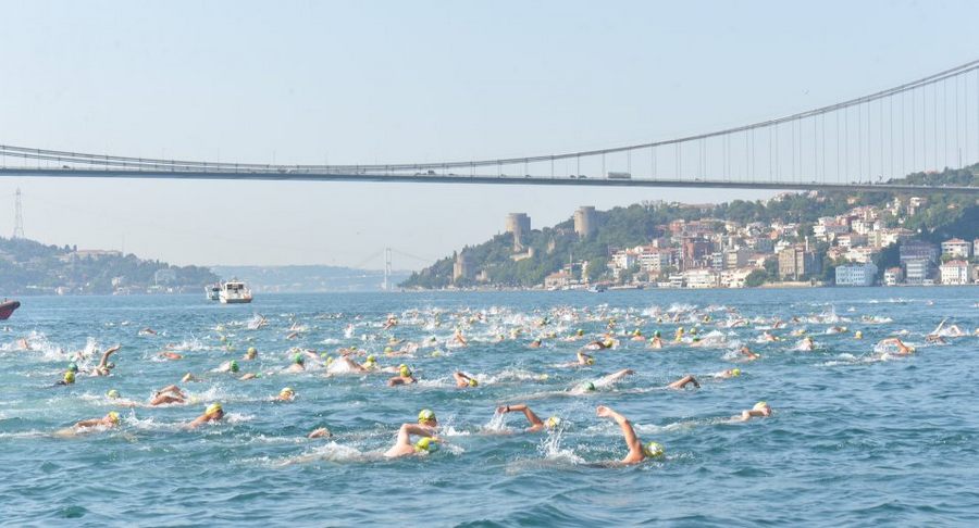 İnönü, Boğaziçi Kıtalararası Yüzme Yarışı’nda