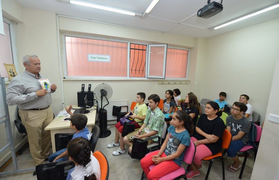 Öğrencilere İngilizce Dersi