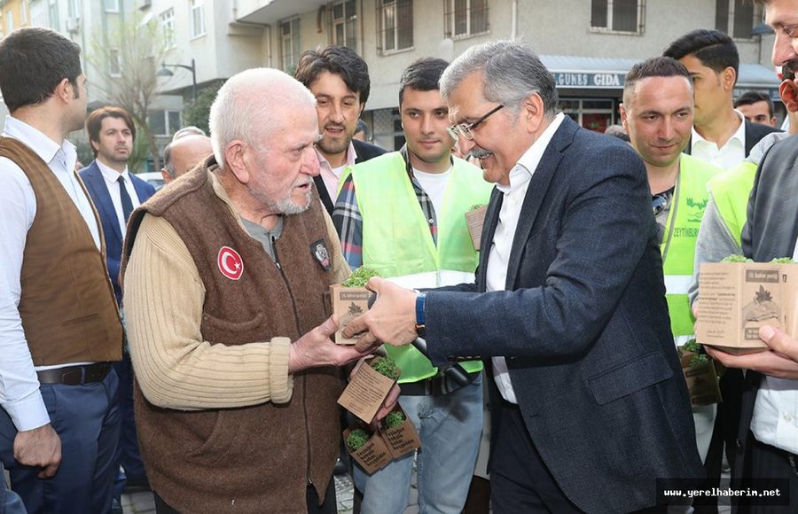 Sokakları Fesleğen Kokusu Sardı...